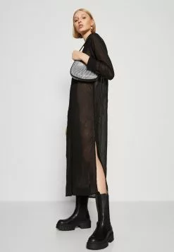 Monki Blousejurk - Black Solid 11 Monki Blousejurk - Black Solid -Monki Verkoop 02bb1e5b64284fa3944459818513e69a