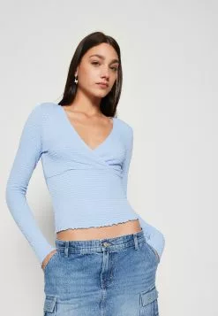 Monki Longsleeve - Blue Light -Monki Verkoop 03ef873a26174daf96c62c015423617f