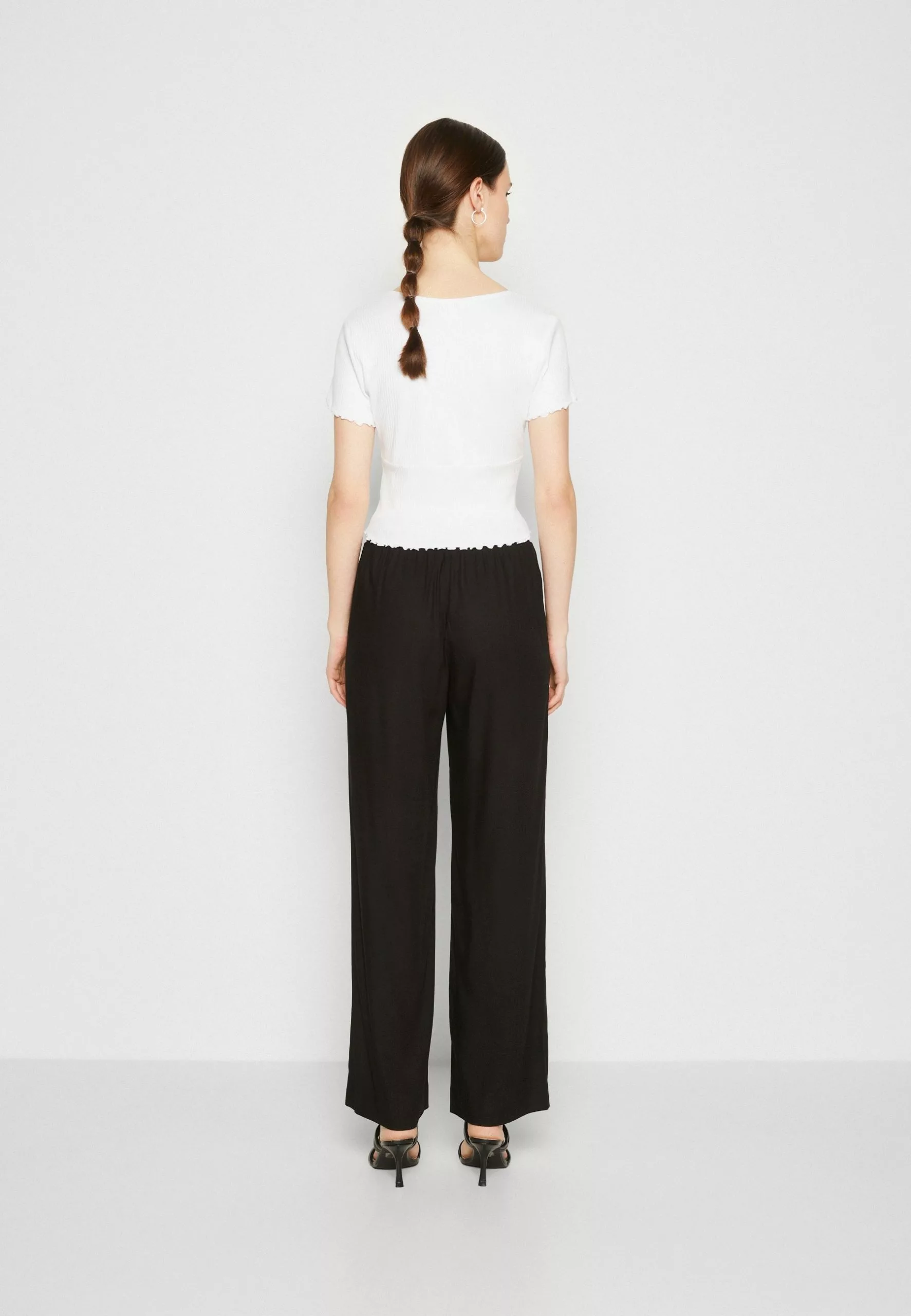 Monki T-Shirt Basic - White Light Unique 5 Monki T-Shirt Basic - White Light Unique - Afbeelding 3