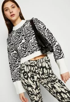 Monki Trui - White/Black -Monki Verkoop 07fc1cb8401848ac99e241dd3888e581