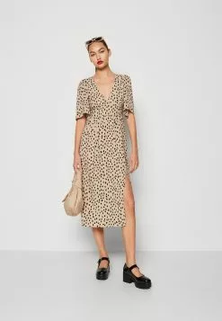 Monki Jurk - Beige 9 Monki Jurk - Beige -Monki Verkoop 0f23eeee6dec429798201e3bc818fe71