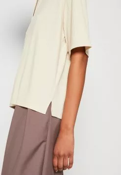 Monki Poloshirt - Beige Dusty Light -Monki Verkoop 0f31fdc46c8b4116b21ffbdaff2e4810