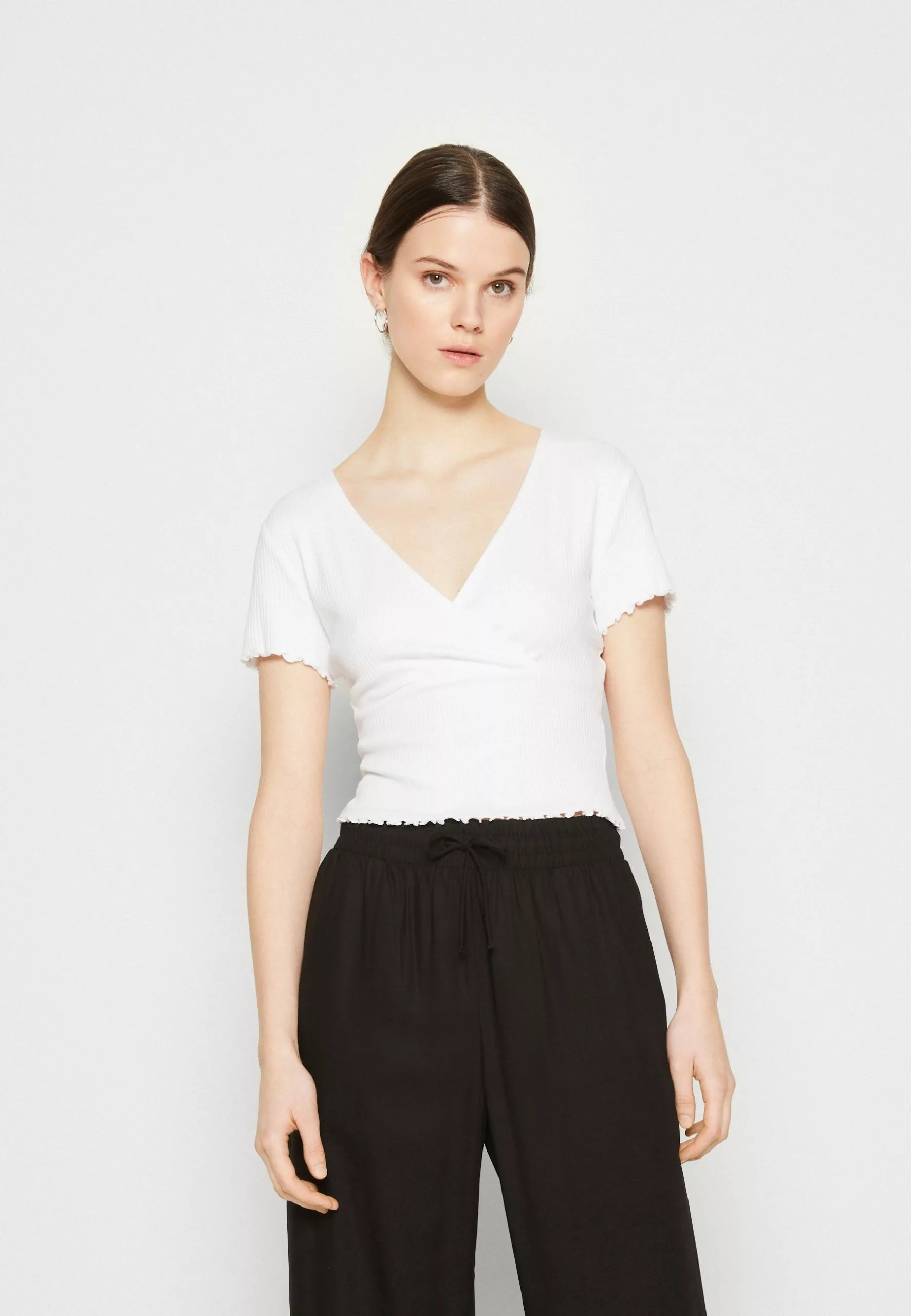 Monki T-Shirt Basic - White Light Unique 3 Monki T-Shirt Basic - White Light Unique