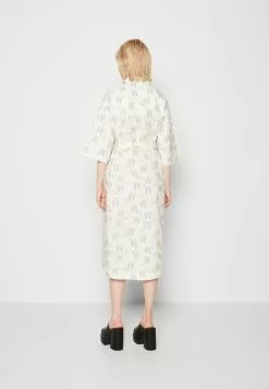 Monki Blousejurk - Off White 10 Monki Blousejurk - Off White -Monki Verkoop 15a2c2e2041a4dc29153e9da35ea9003