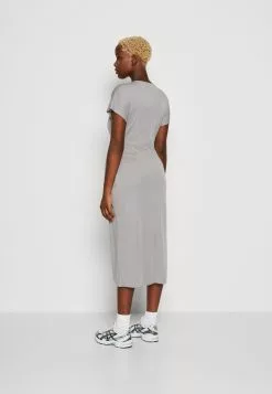 Monki Jerseyjurk - Light Grey 10 Monki Jerseyjurk - Light Grey -Monki Verkoop 16b4d1f004724a53be333426506c7a4e