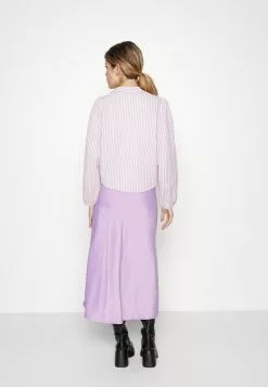 Monki Blouse - Lilac 10 Monki Blouse - Lilac -Monki Verkoop 1ab0cba6c18e4215b7bd3655ba45268b