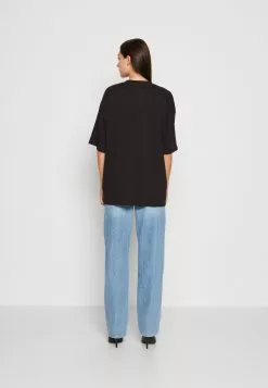 Monki T-Shirt Basic - Black 10 Monki T-Shirt Basic - Black -Monki Verkoop 205c714bd6d84c9c9d2ec12665c98c6d