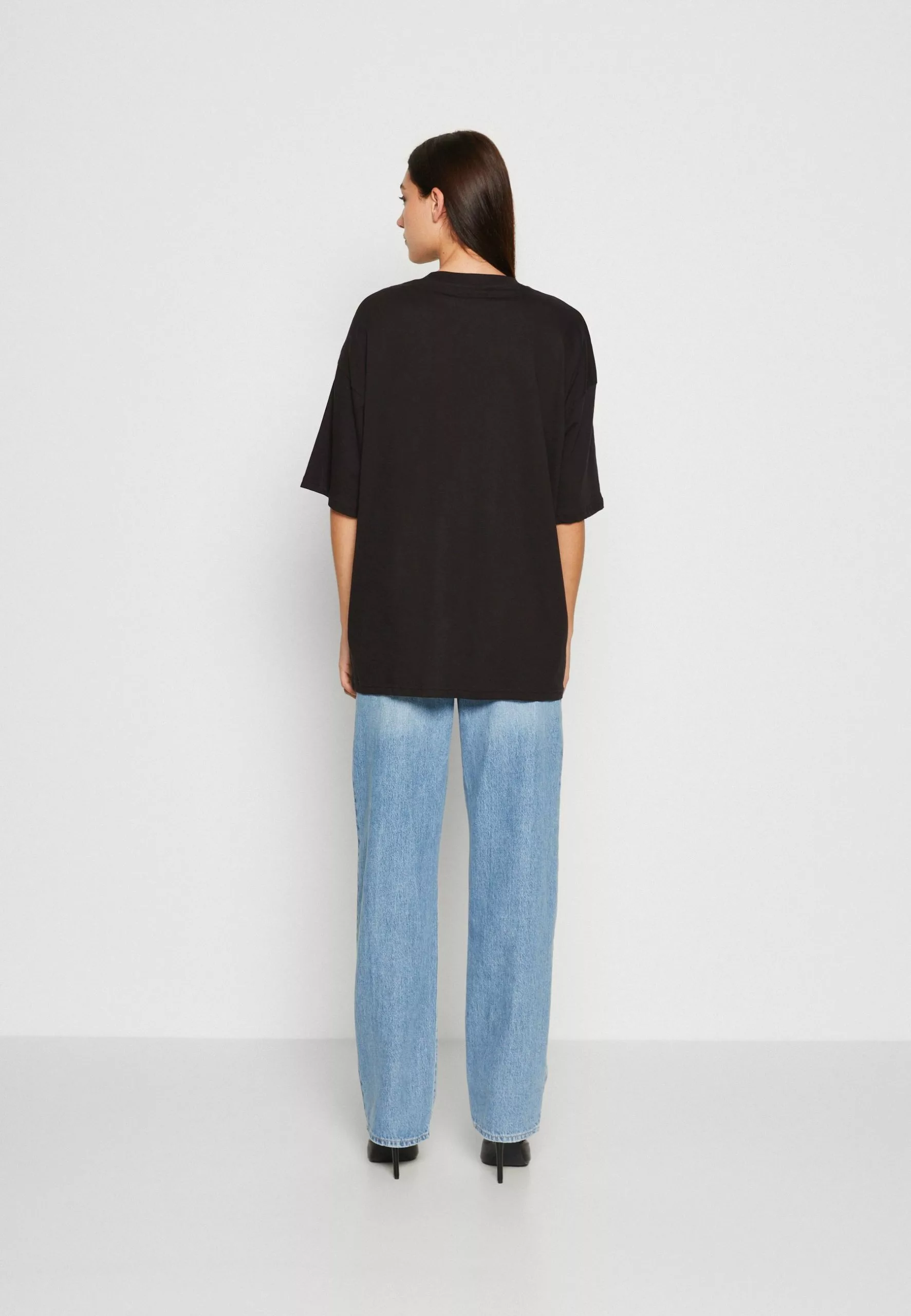Monki T-Shirt Basic - Black 5 Monki T-Shirt Basic - Black - Afbeelding 3