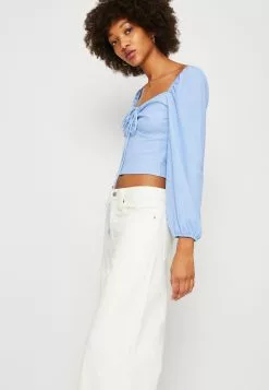 Monki Longsleeve - Light Blue 11 Monki Longsleeve - Light Blue -Monki Verkoop 22841a8d5b7844bb84ec317c32d137bd