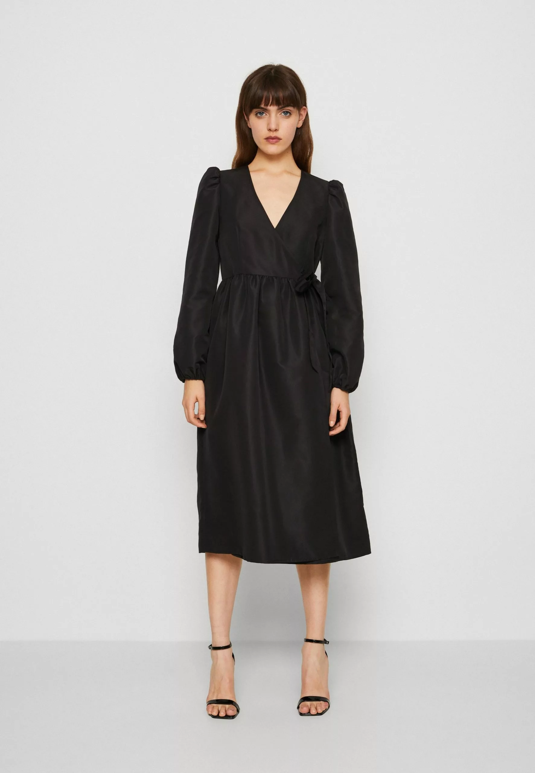 Monki Cocktailjurk - Black 3 Monki Cocktailjurk - Black