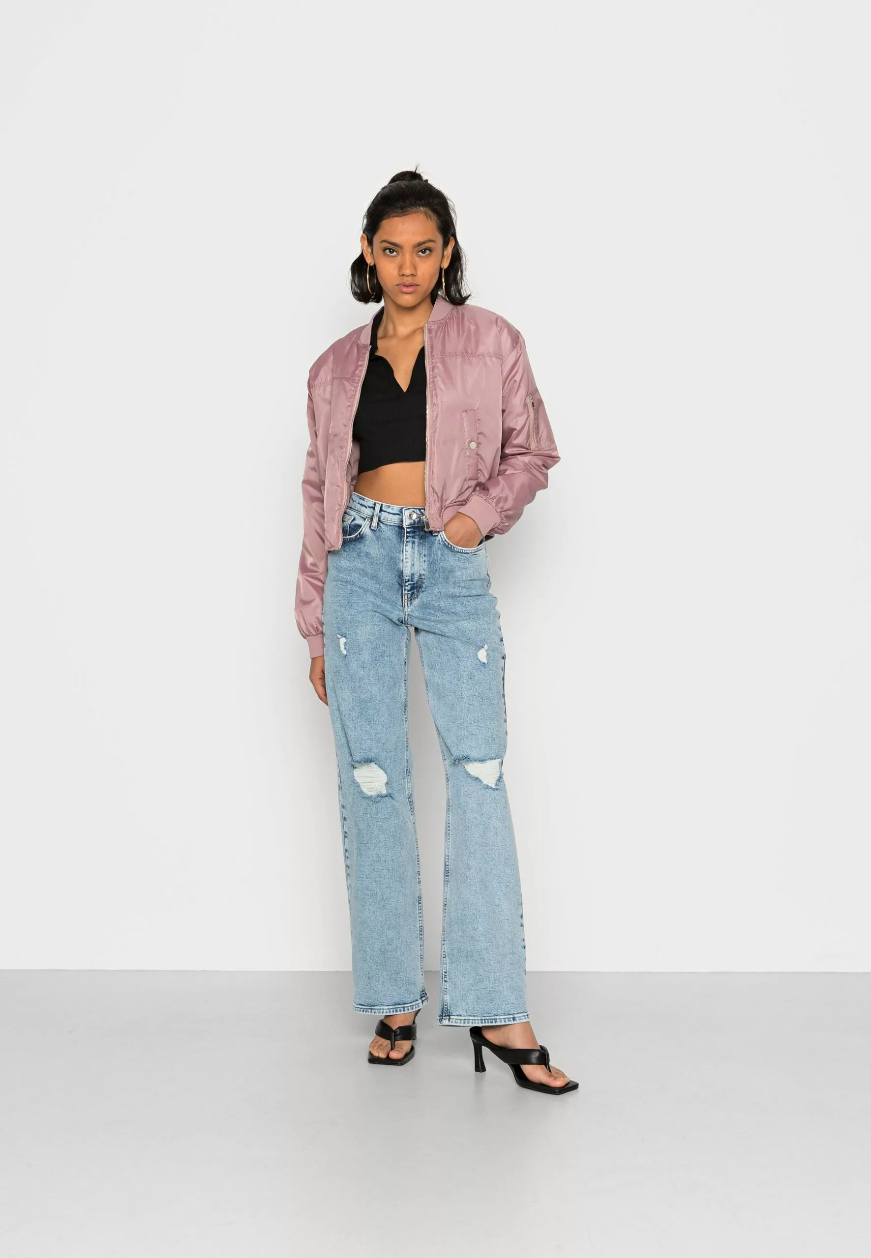 Monki T-Shirt Basic - Black Dark 4 Monki T-Shirt Basic - Black Dark - Afbeelding 2