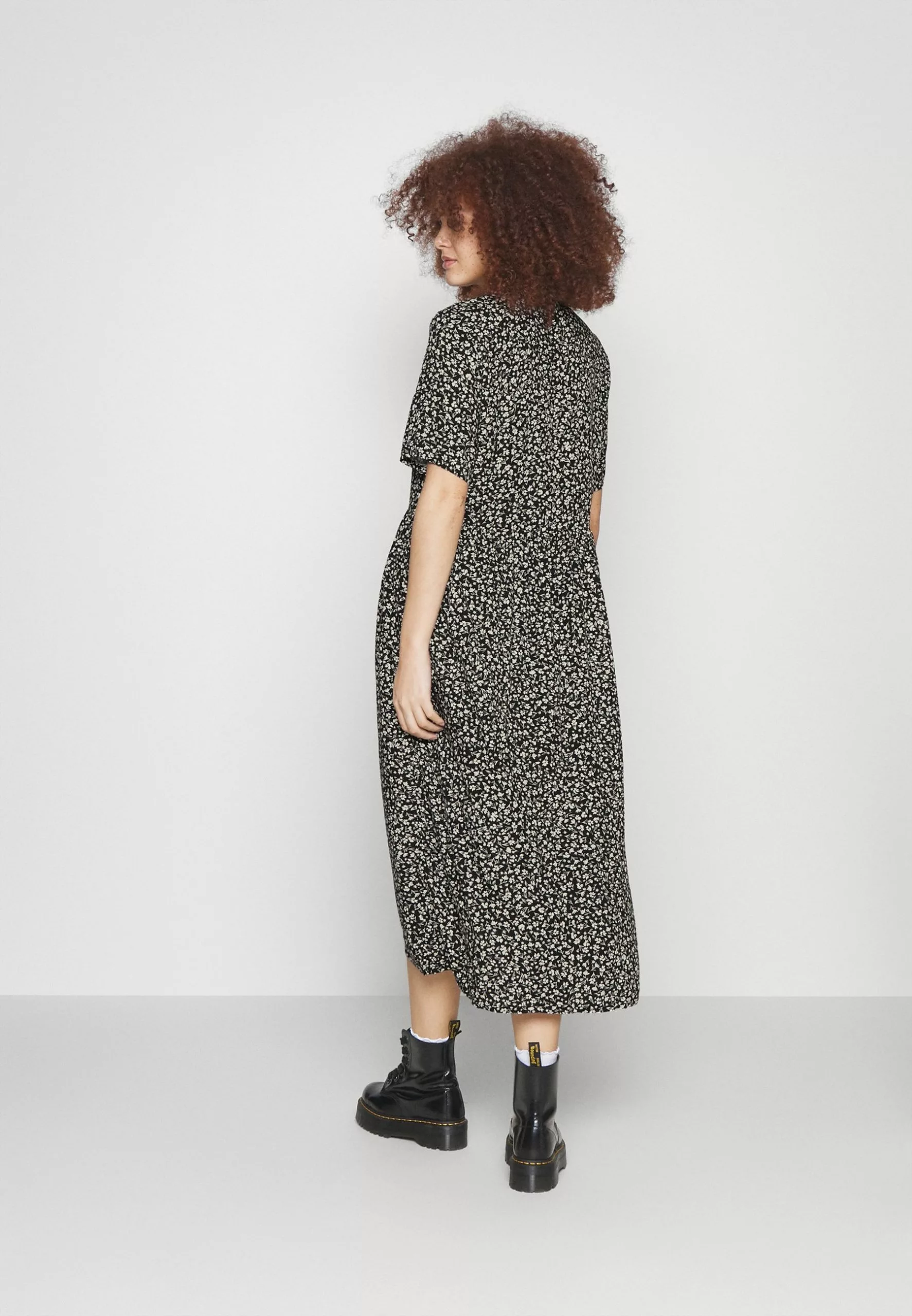 Monki Blousejurk - Meadow Black 5 Monki Blousejurk - Meadow Black - Afbeelding 3