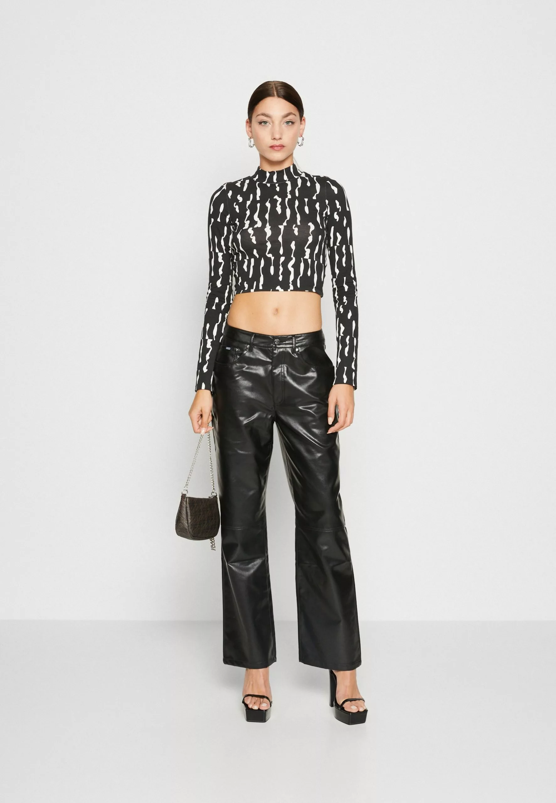 Monki Longsleeve - Black 4 Monki Longsleeve - Black - Afbeelding 2