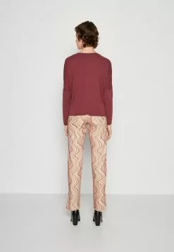 Monki Longsleeve - Red 10 Monki Longsleeve - Red -Monki Verkoop 2c336c3d960a4a7abeaf3e5a8e5676d5