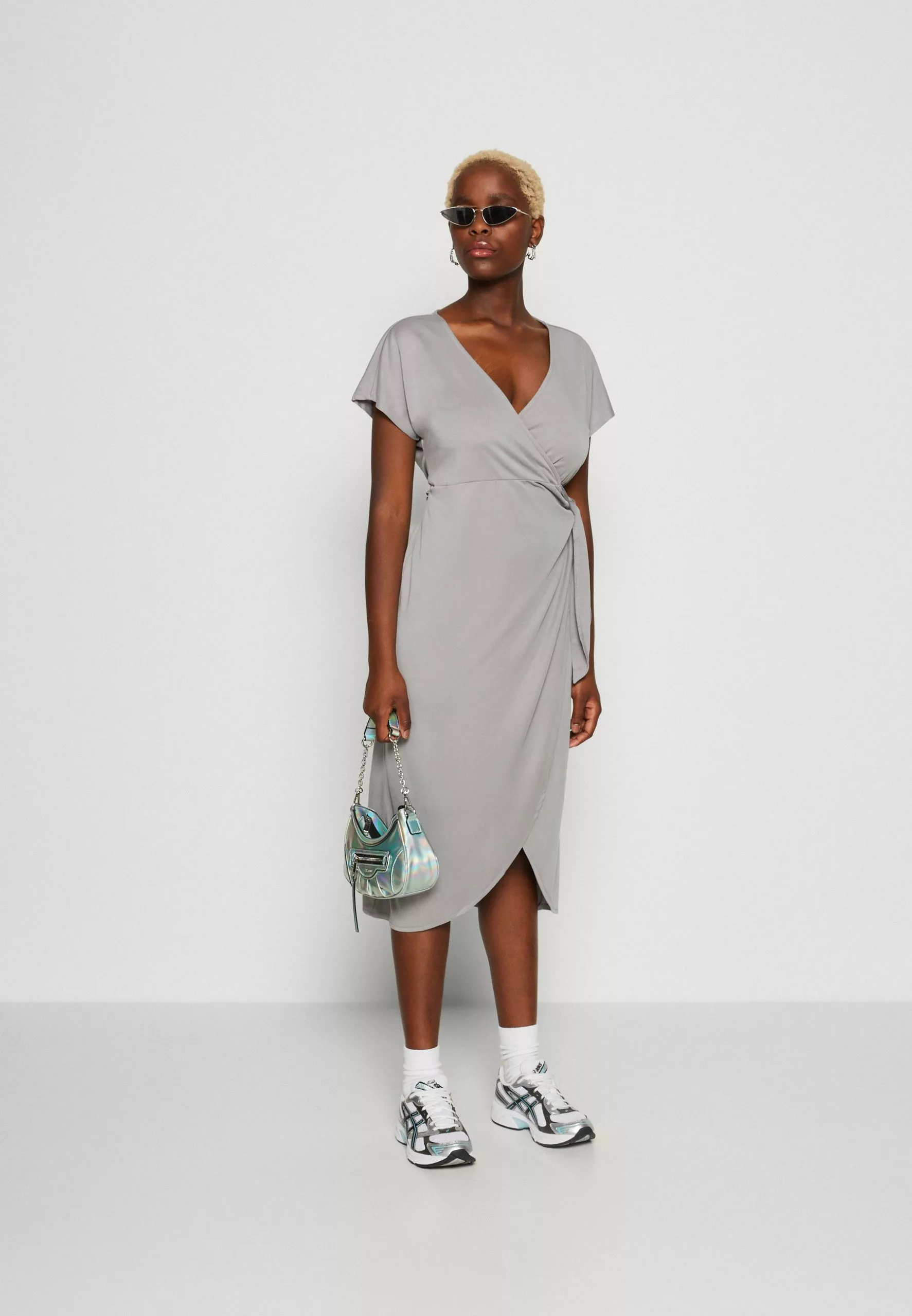 Monki Jerseyjurk - Light Grey 4 Monki Jerseyjurk - Light Grey - Afbeelding 2