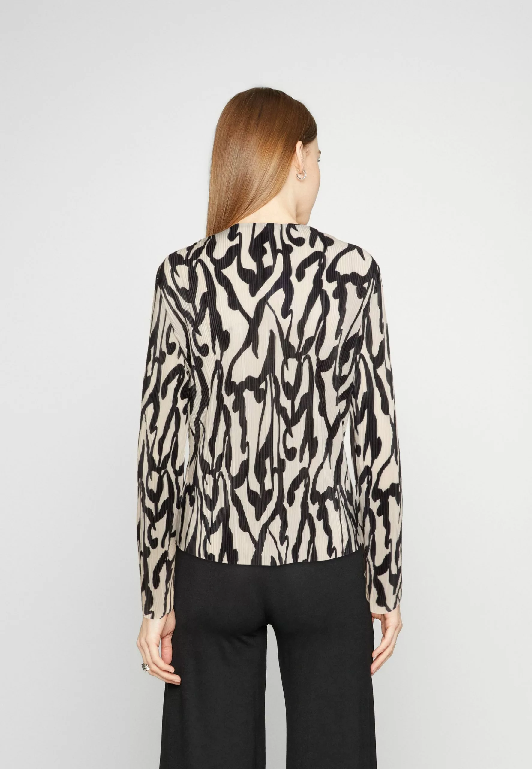 Monki Longsleeve - White Dusty Light 5 Monki Longsleeve - White Dusty Light - Afbeelding 3