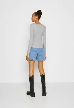 Monki Longsleeve - Grey 10 Monki Longsleeve - Grey -Monki Verkoop 648c5d7f140c4fbcae2459e698552bb6