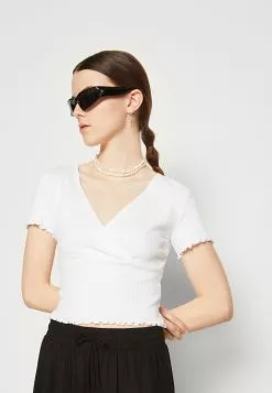 Monki T-Shirt Basic - White Light Unique 11 Monki T-Shirt Basic - White Light Unique -Monki Verkoop 67ff358c467f4624afe09f87393ce102