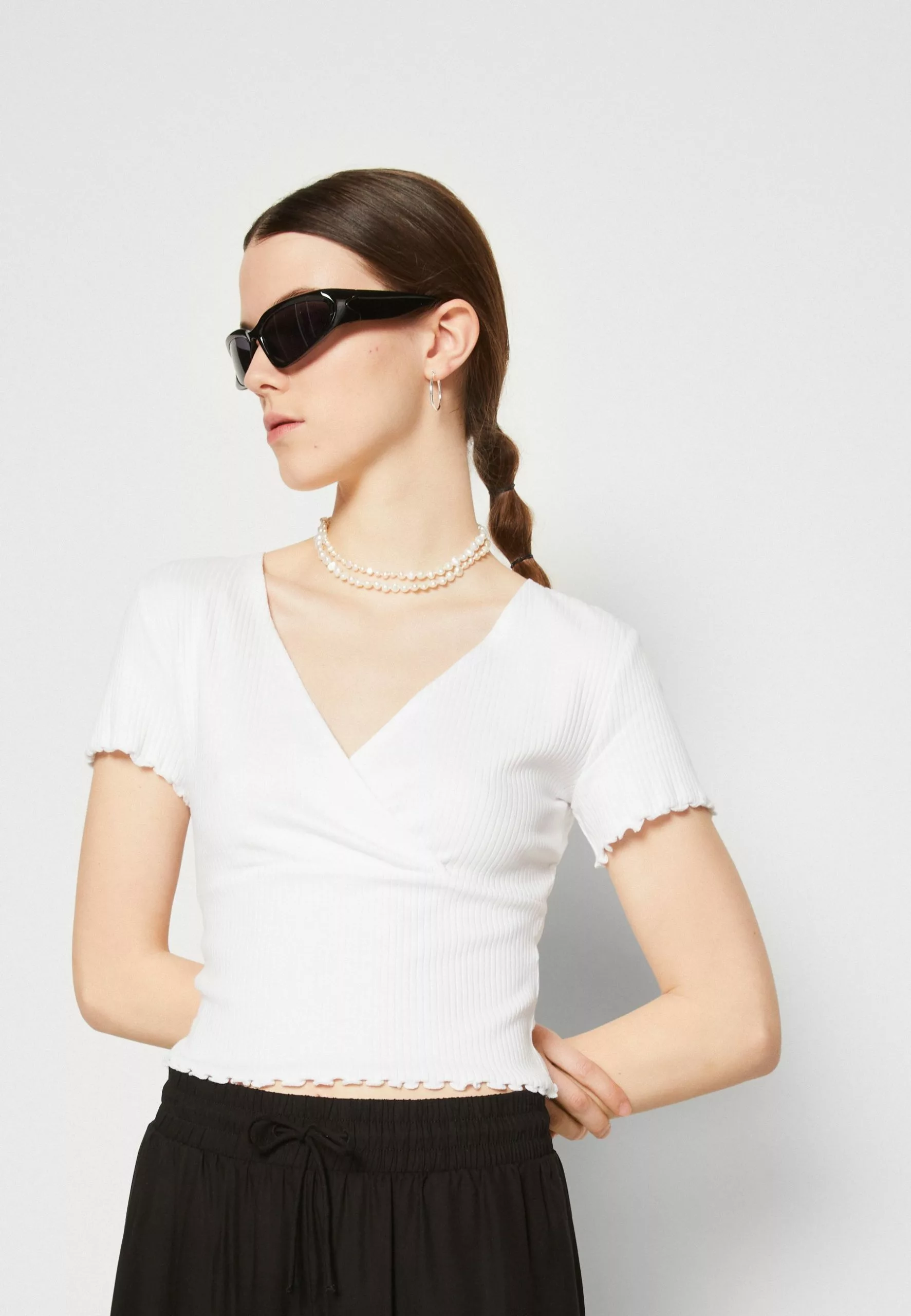 Monki T-Shirt Basic - White Light Unique 6 Monki T-Shirt Basic - White Light Unique - Afbeelding 4