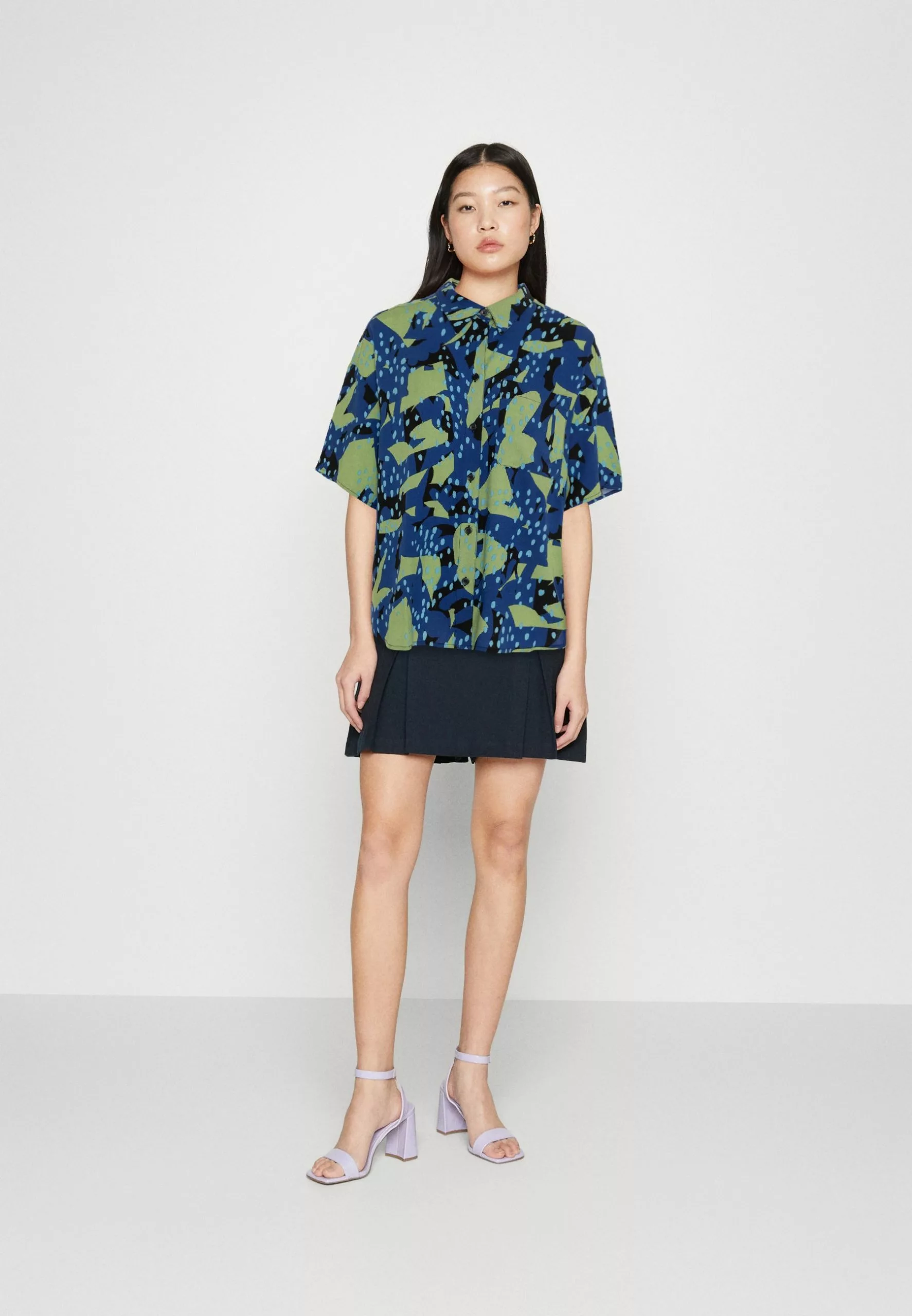 Monki Overhemdblouse - Blue Bright 4 Monki Overhemdblouse - Blue Bright - Afbeelding 2