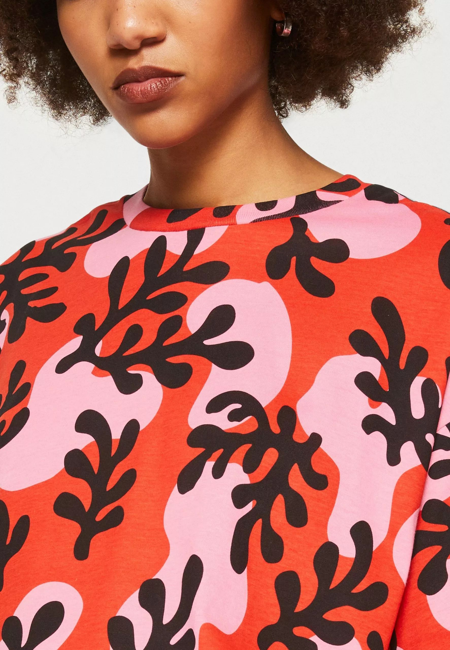 Monki T-Shirt Basic - Pink/Black/Red 8 Monki T-Shirt Basic - Pink/Black/Red - Afbeelding 6