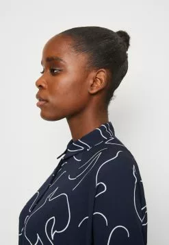 Monki Blousejurk - Dark Grey 11 Monki Blousejurk - Dark Grey -Monki Verkoop 724cf68058e543e1bf39e265ea5c3c9d