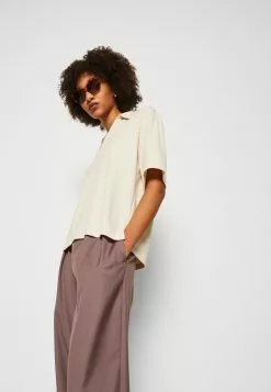 Monki Poloshirt - Beige Dusty Light -Monki Verkoop 781bcc4107d74e4484d9a646cbf18161