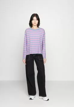 Monki Longsleeve - Light Blue/Light Pink -Monki Verkoop 7a36a308b5b14a29a4c820d60b6cb902