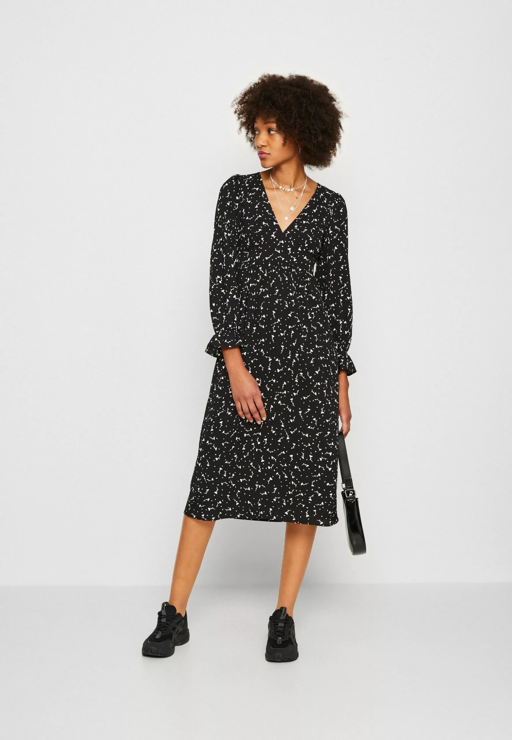 Monki Jurk - Simple Cute 4 Monki Jurk - Simple Cute - Afbeelding 2