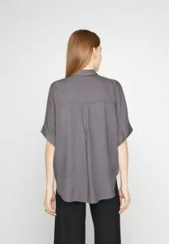 Monki Luca- Overhemdblouse - Dark Grey Solid -Monki Verkoop 7bd7c172dd9c456aae3379b8af30a5b2