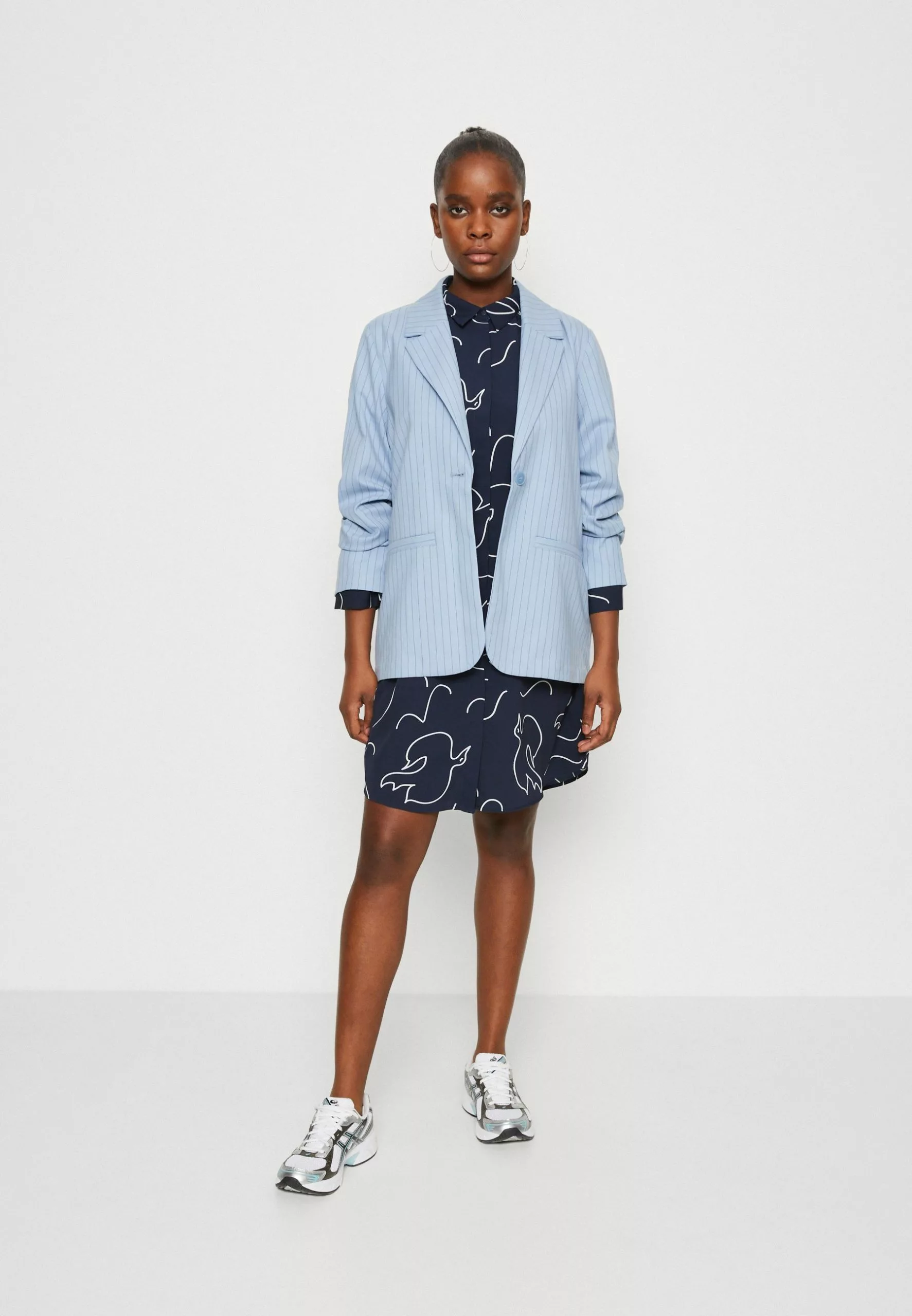 Monki Blousejurk - Dark Grey 4 Monki Blousejurk - Dark Grey - Afbeelding 2