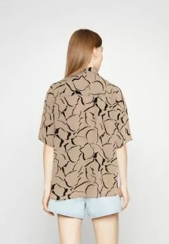 Monki Overhemdblouse - Beige Medium Dusty -Monki Verkoop 81e52585fa964fc28d48cb114440e8d7
