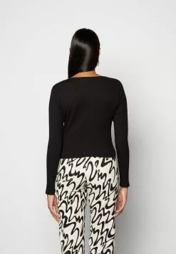 Monki Longsleeve - Black Dark Unique -Monki Verkoop 86b66198bbc84dcfb2cb4bd359d455d2