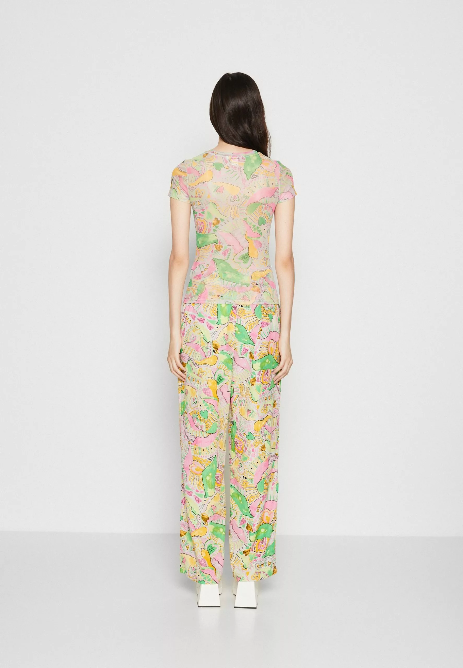 Monki T-Shirt Print - Grey Dusty Light 5 Monki T-Shirt Print - Grey Dusty Light - Afbeelding 3