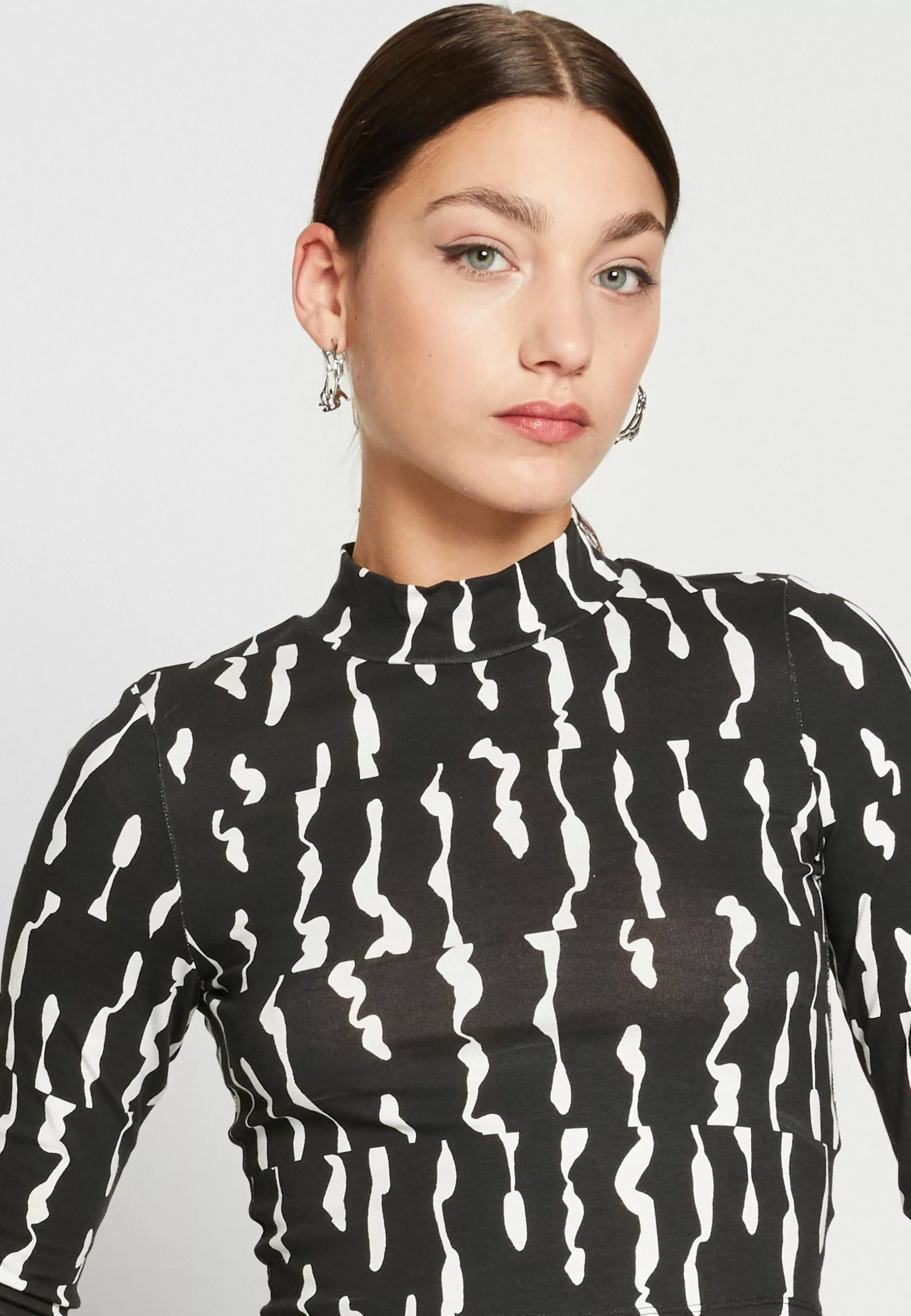 Monki Longsleeve - Black 6 Monki Longsleeve - Black - Afbeelding 4