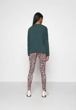 Monki Longsleeve - Kahki Green -Monki Verkoop 8cac054fd9d44fdb9f60980bea311a48