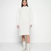 Monki Gebreide Jurk - Of White -Monki Verkoop 9047b26fd4924719abcb679357c2ef40