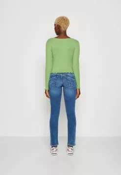 Monki Longsleeve - Green 9 Monki Longsleeve - Green -Monki Verkoop 955c88ad64014a7abf9b5bb39343804a