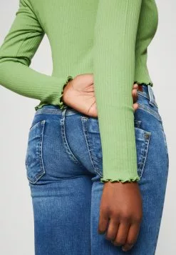 Monki Longsleeve - Green 12 Monki Longsleeve - Green -Monki Verkoop 9738c1a5e89b4b2c8d9b3aa3f6afc7fe