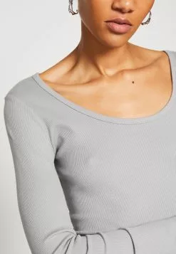 Monki Longsleeve - Grey 13 Monki Longsleeve - Grey -Monki Verkoop 9ff10f9e9f6949e684c866bf417ab633