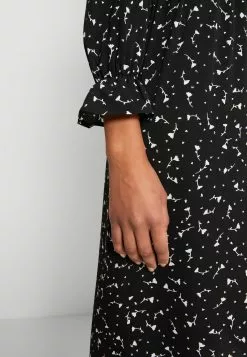 Monki Jurk - Simple Cute 13 Monki Jurk - Simple Cute -Monki Verkoop a2d574a86ac44aa8b96d24cbef7a9c37