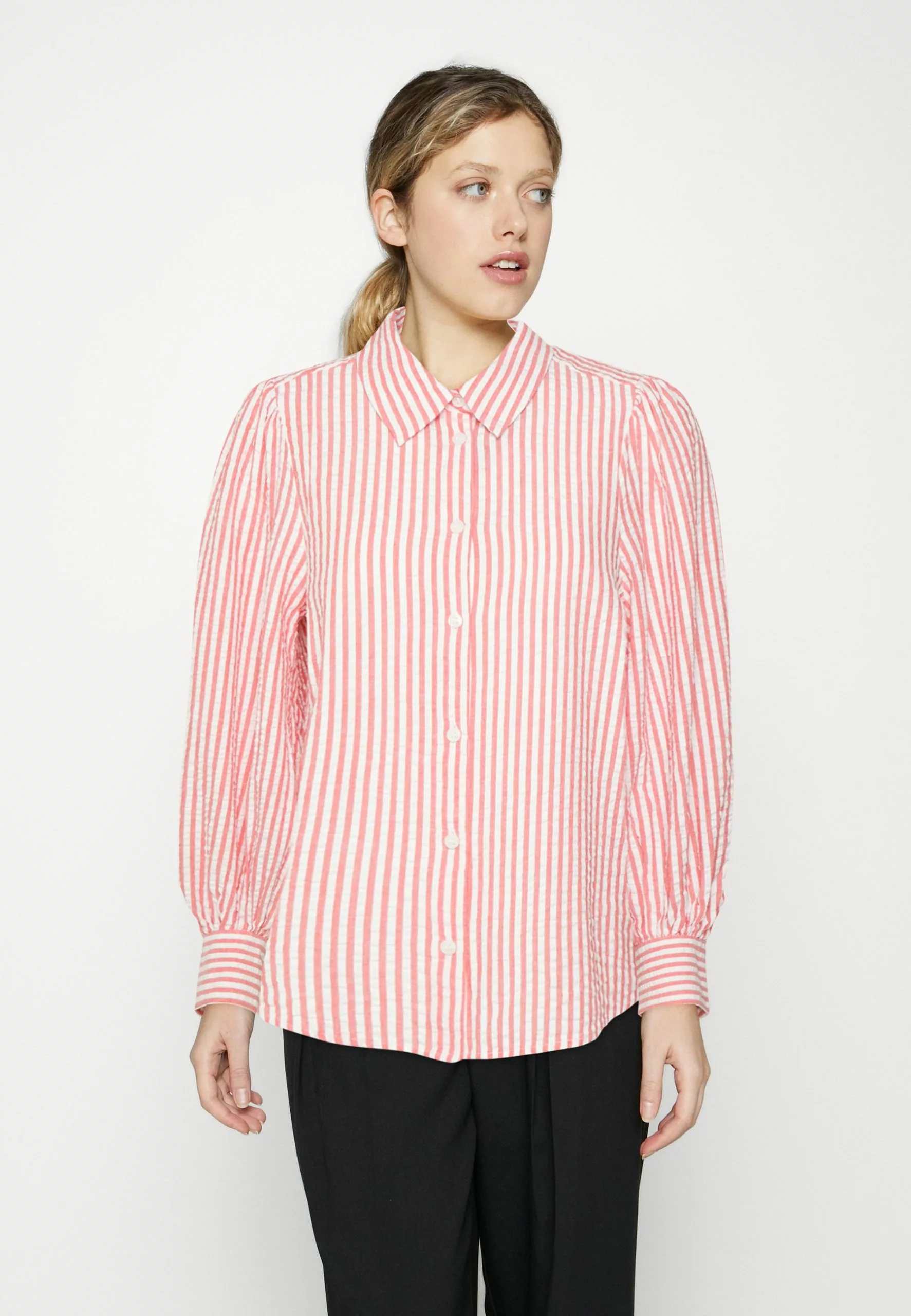 Monki Overhemdblouse - Red Spring 3 Monki Overhemdblouse - Red Spring