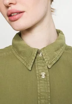 Monki Overhemdblouse - Green 13 Monki Overhemdblouse - Green -Monki Verkoop b731b363eb8c4a72940060612b353bf3