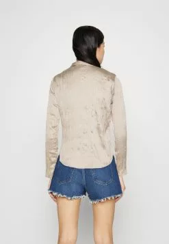 Monki Overhemdblouse - Beige Dusty Light -Monki Verkoop b7a2412afdcb4eeca2a7b4f260c28d03