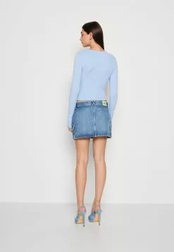 Monki Longsleeve - Blue Light -Monki Verkoop b9d04d5a1b9a4e65a4665e0ef783f84a