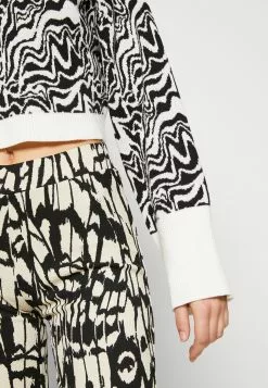 Monki Trui - White/Black -Monki Verkoop baf63020eceb4cf48ea920eacbaa4bfd