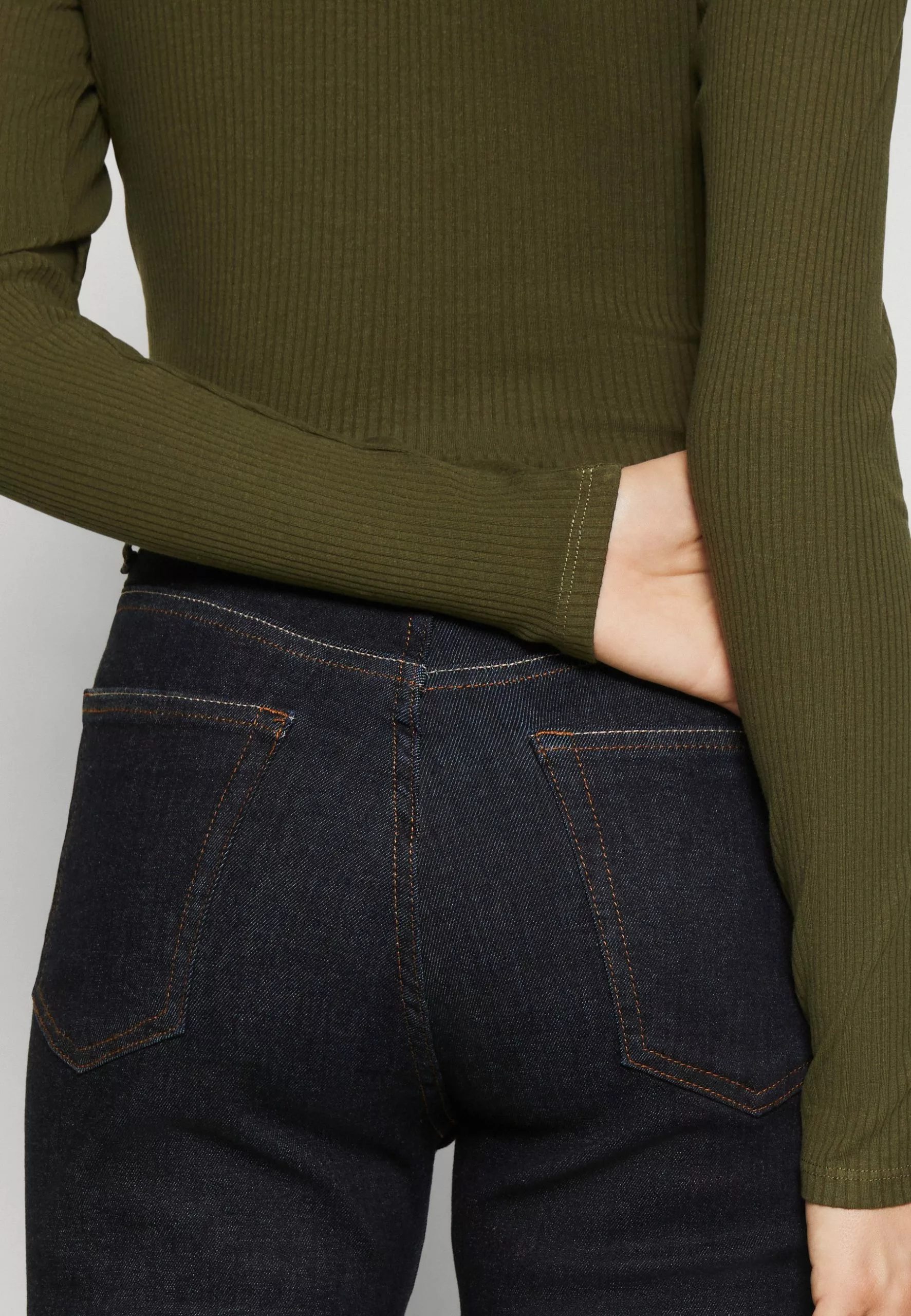 Monki Longsleeve - Khaki 8 Monki Longsleeve - Khaki - Afbeelding 6