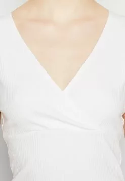 Monki T-Shirt Basic - White Light Unique 13 Monki T-Shirt Basic - White Light Unique -Monki Verkoop bf95304d9edf4d588f05ddfeabcd6802