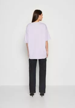 Monki T-Shirt Basic - Lilac -Monki Verkoop c14f90622d68425f98744731d2430a88
