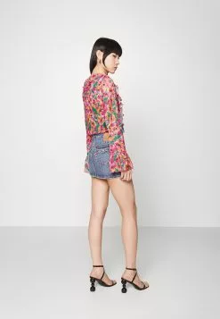 Monki Blouse - Pink Bright 30Rf/Devotion -Monki Verkoop c24a9c4fdb0b4b4f99b7c3fb4ec67859